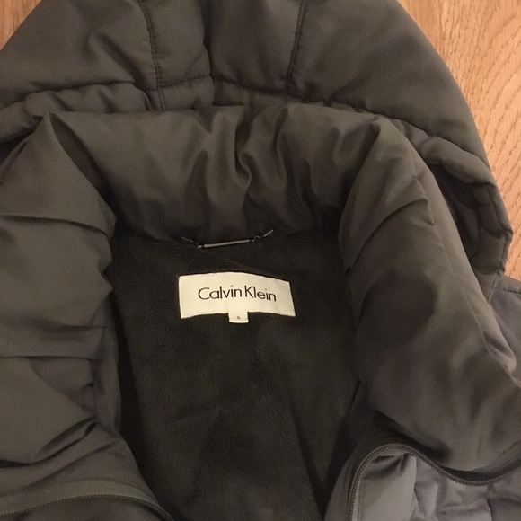 I am selling a puffy coat for the winter - Picture 2 of 6